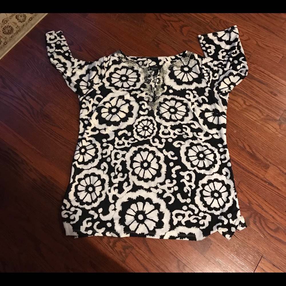 Amazing tunic with sequin detail around neck. OX